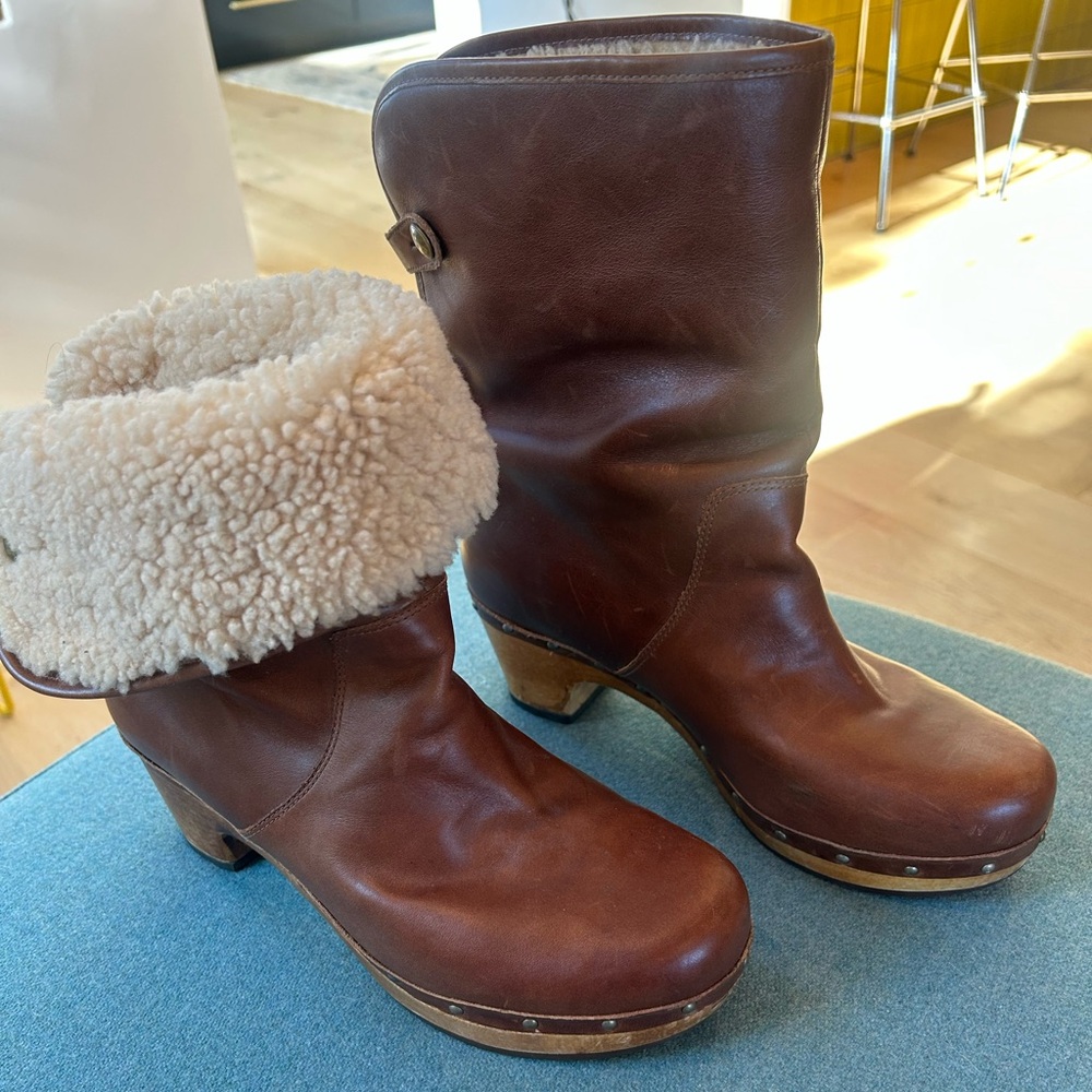 Ugg Australia “Lynnea” chestnut, leather clog boots